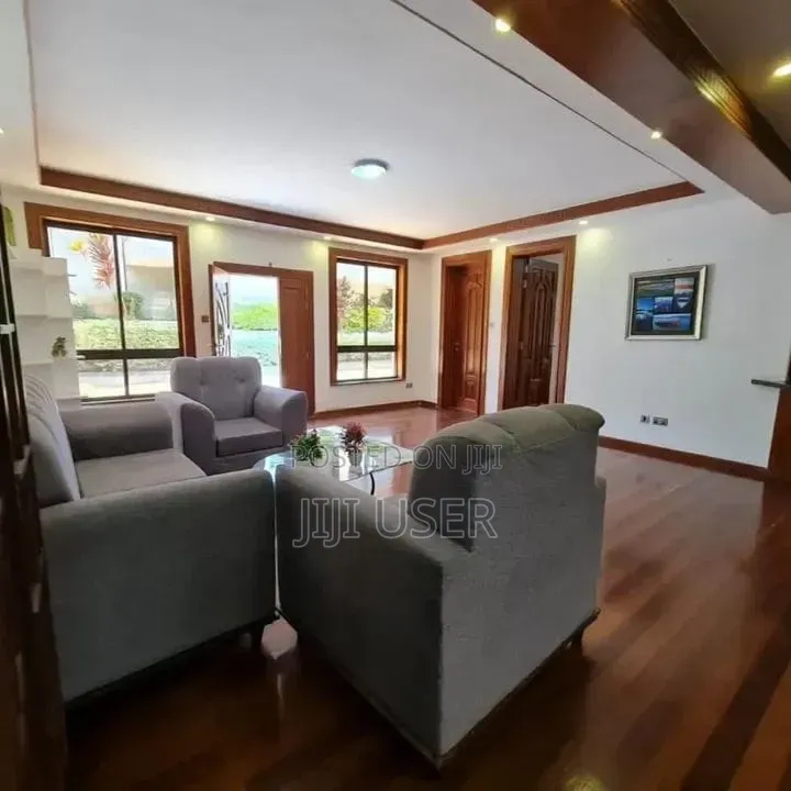 10 Bedroom House in Spring Valley
