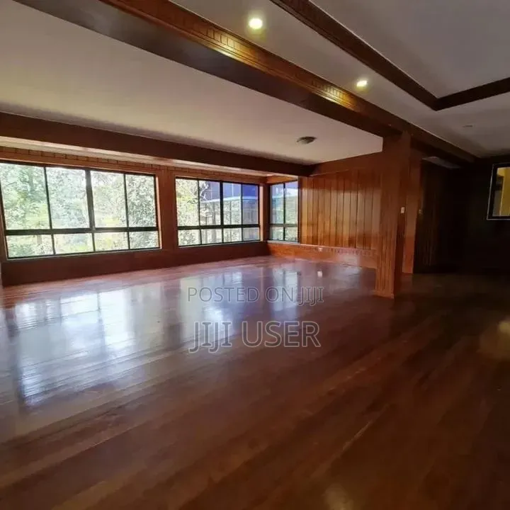 10 Bedroom House in Spring Valley