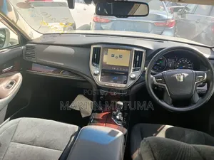 Toyota Crown 2018 Silver