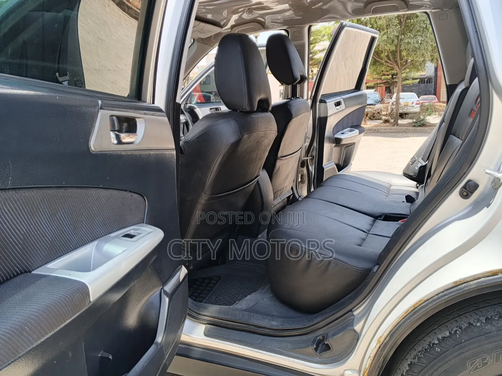 Subaru Forester 2010 Silver