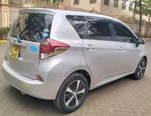 Toyota Ractis 2014 Silver