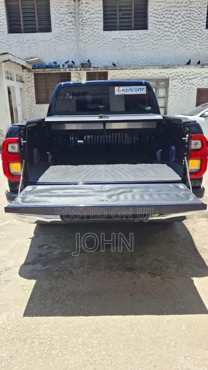 Toyota Hilux 2020 Black