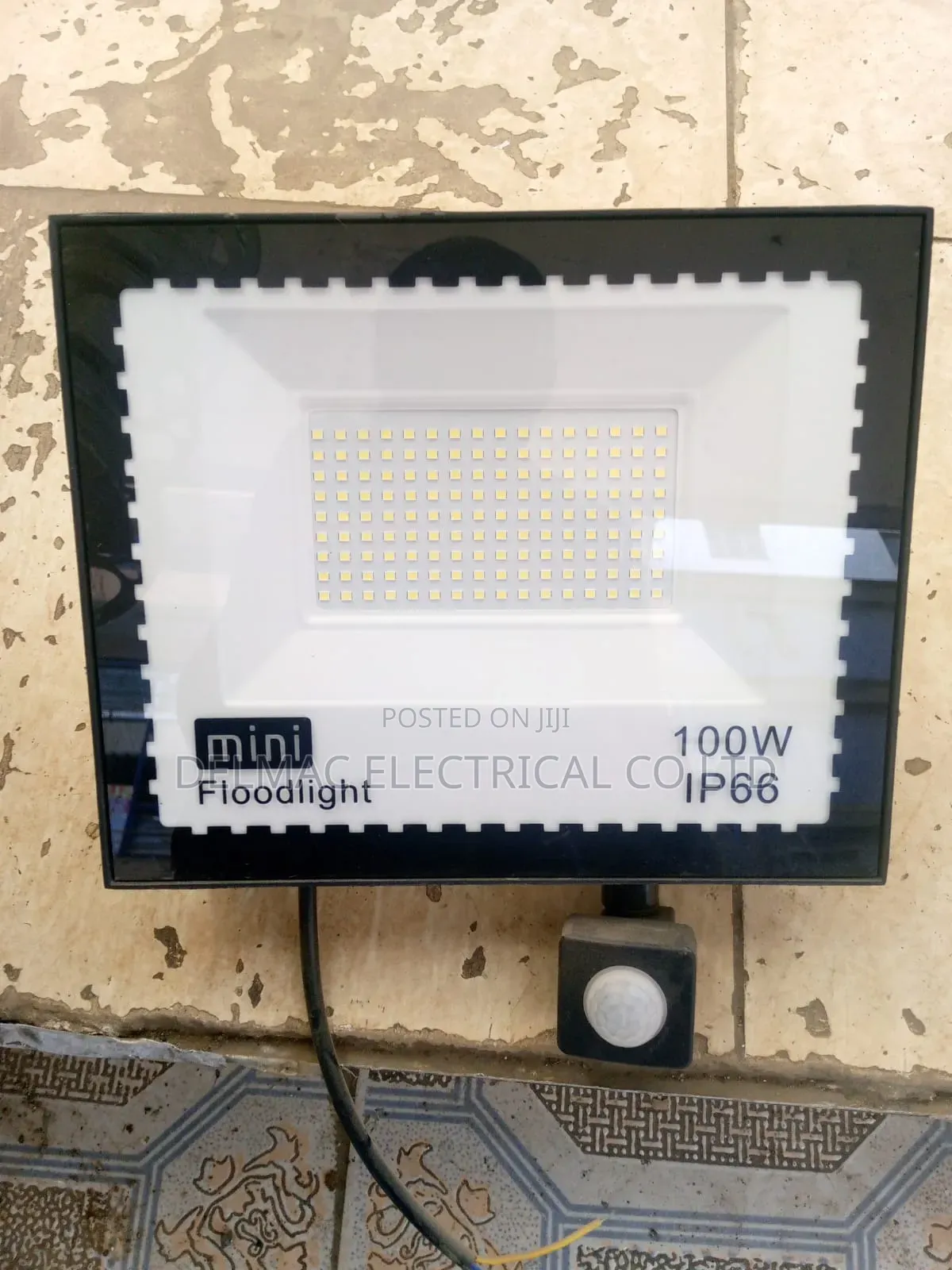 Floodlight With Sensor
