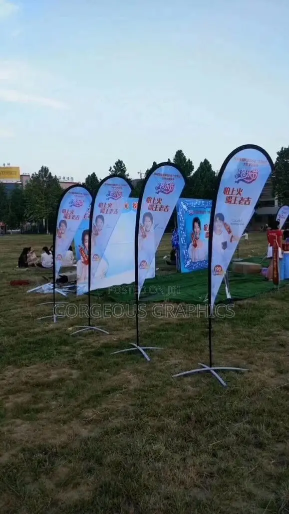 High-Quality Teardrop Banners Printing