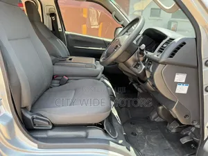 Toyota HiAce 2019 Silver