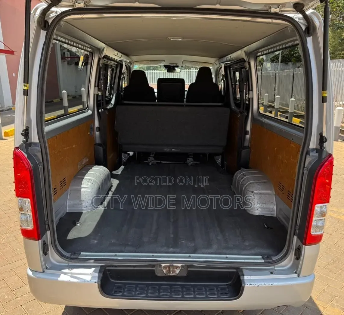 Toyota HiAce 2019 Silver
