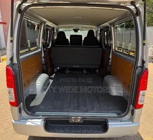 Toyota HiAce 2019 Silver