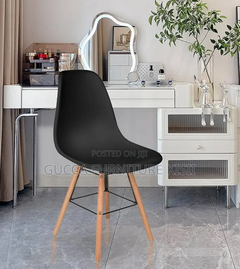 Black Ergonomic Plastic Eifel Style Eames Chair