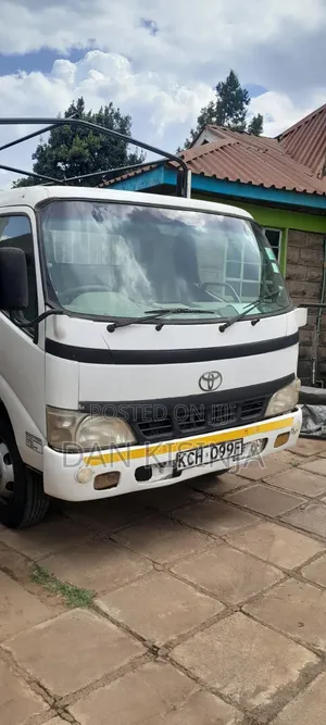 Hino Truck 2008 White