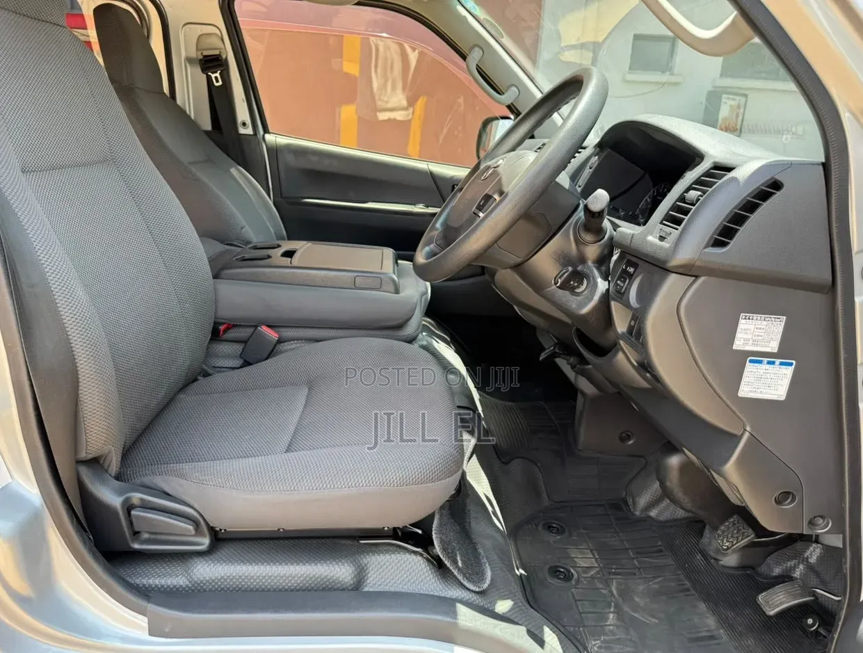 Toyota HiAce 2019 Silver