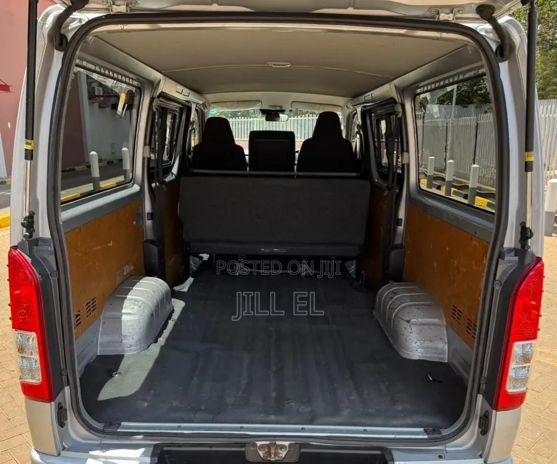 Toyota HiAce 2019 Silver