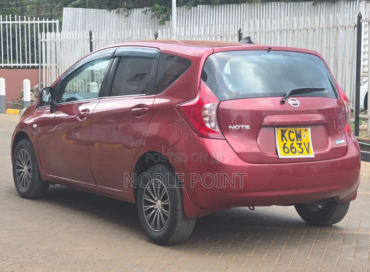 Nissan Note 2012 Maroon