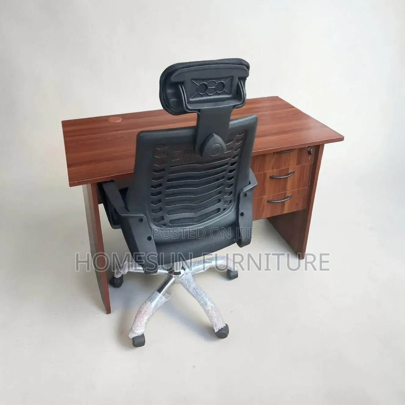 Office Chair and Desk – Ergonomic Black Mesh Headrest Seat