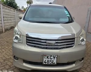 Toyota Noah 2.0 158hp FWD (8 Seater) 2012 Beige
