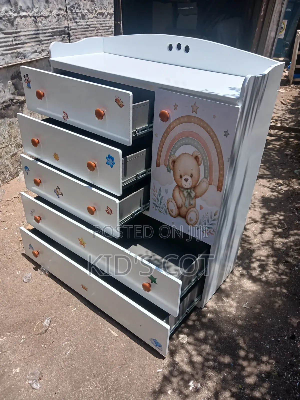 Unisex Cabinet