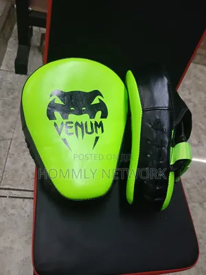 High Quality Venum Boxing Pads Pair
