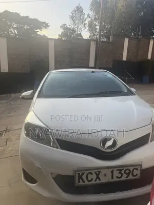 Toyota Vitz 1.3 FWD 5dr 2012 White
