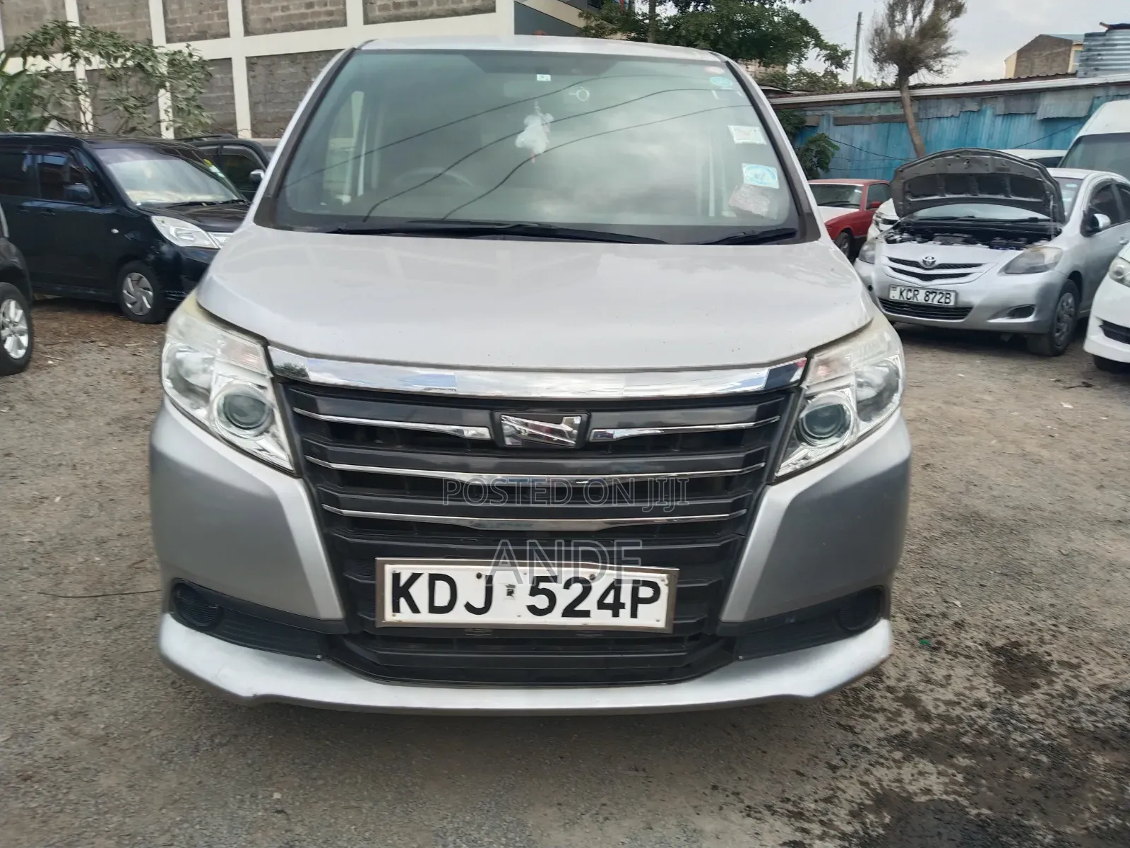 Toyota Noah 2016 Silver