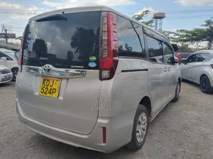 Toyota Noah 2016 Silver