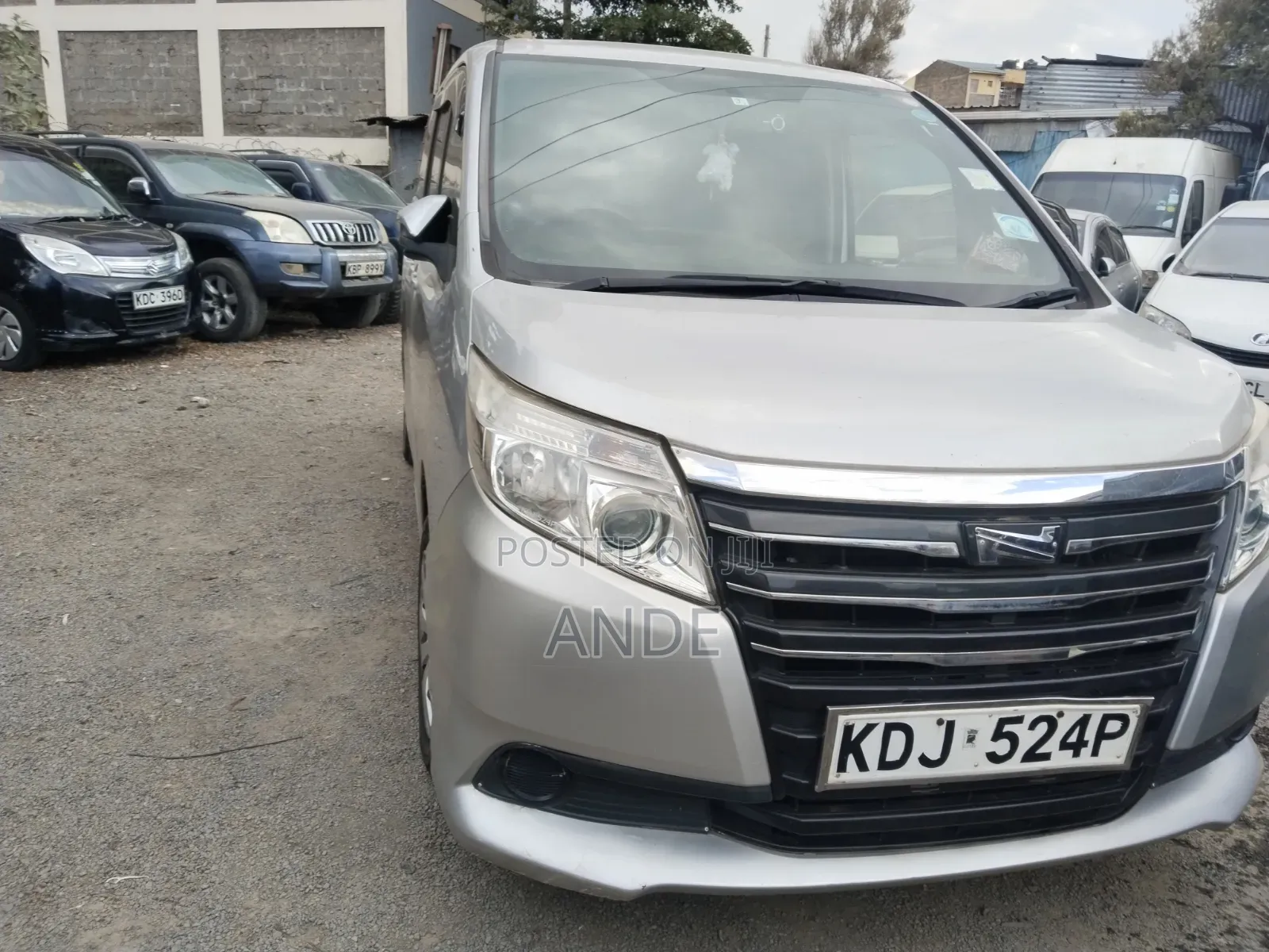 Toyota Noah 2016 Silver