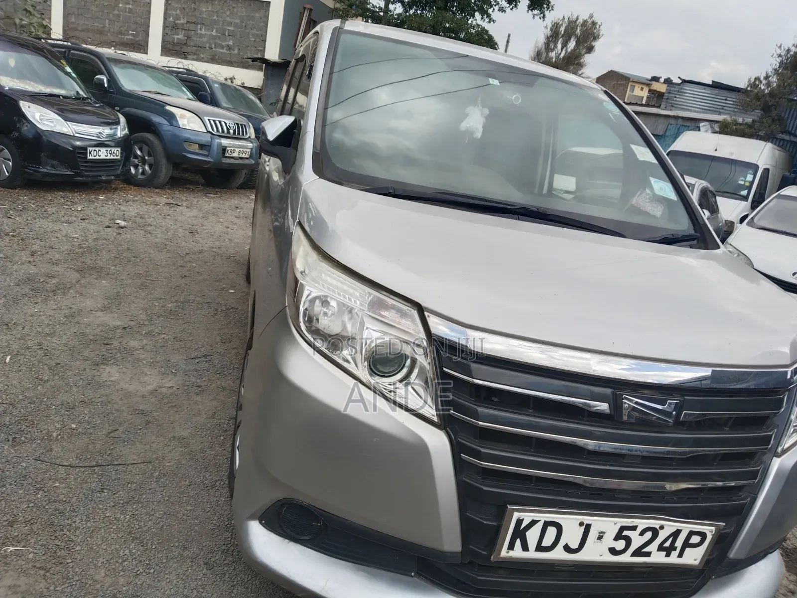 Toyota Noah 2016 Silver