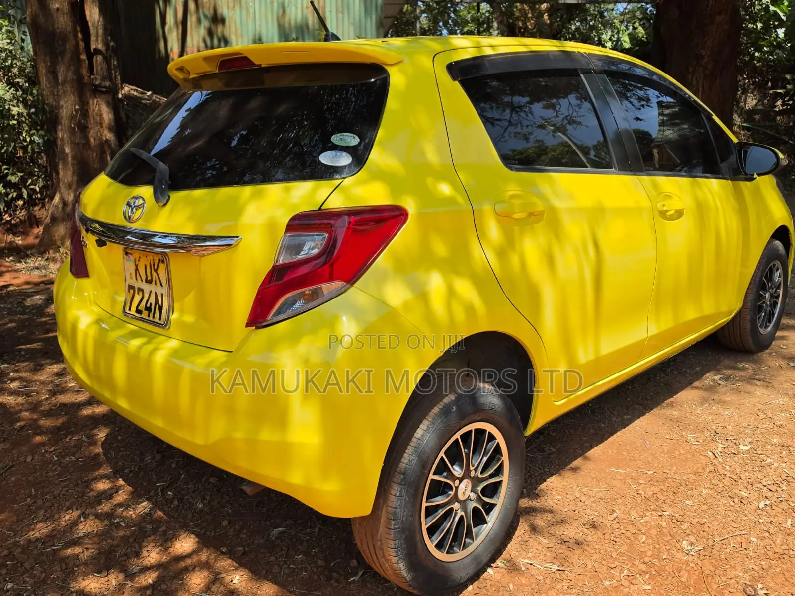 Toyota Vitz 2015 Yellow