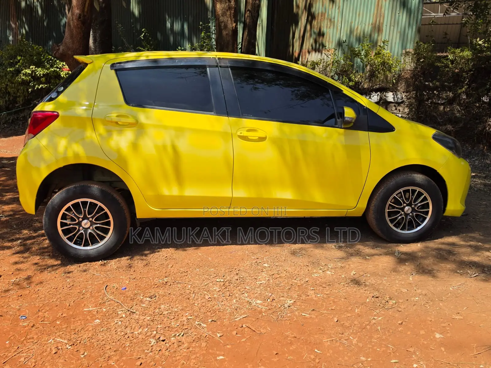 Toyota Vitz 2015 Yellow