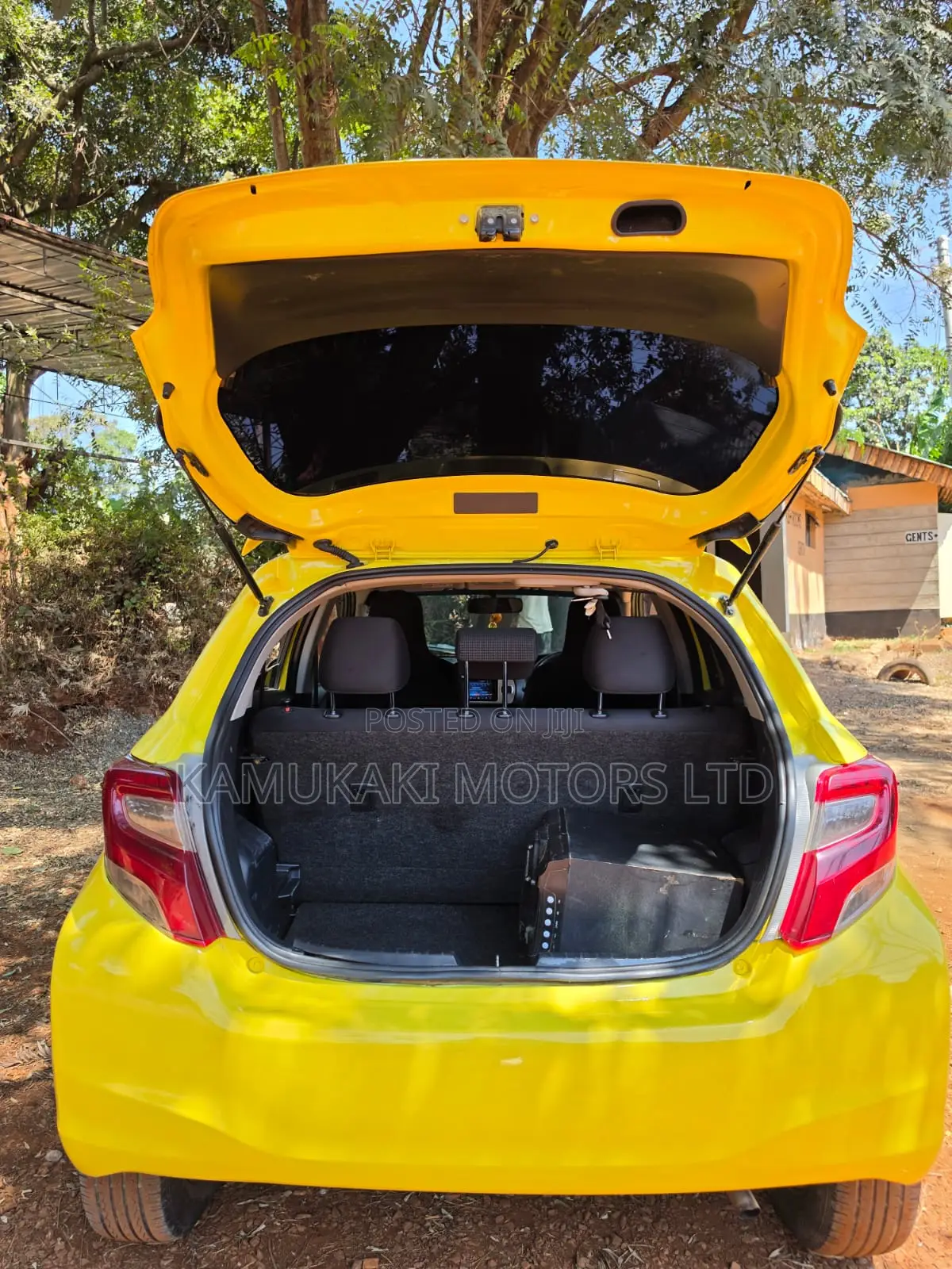 Toyota Vitz 2015 Yellow