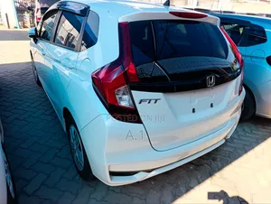 Honda Fit 2019 Off white