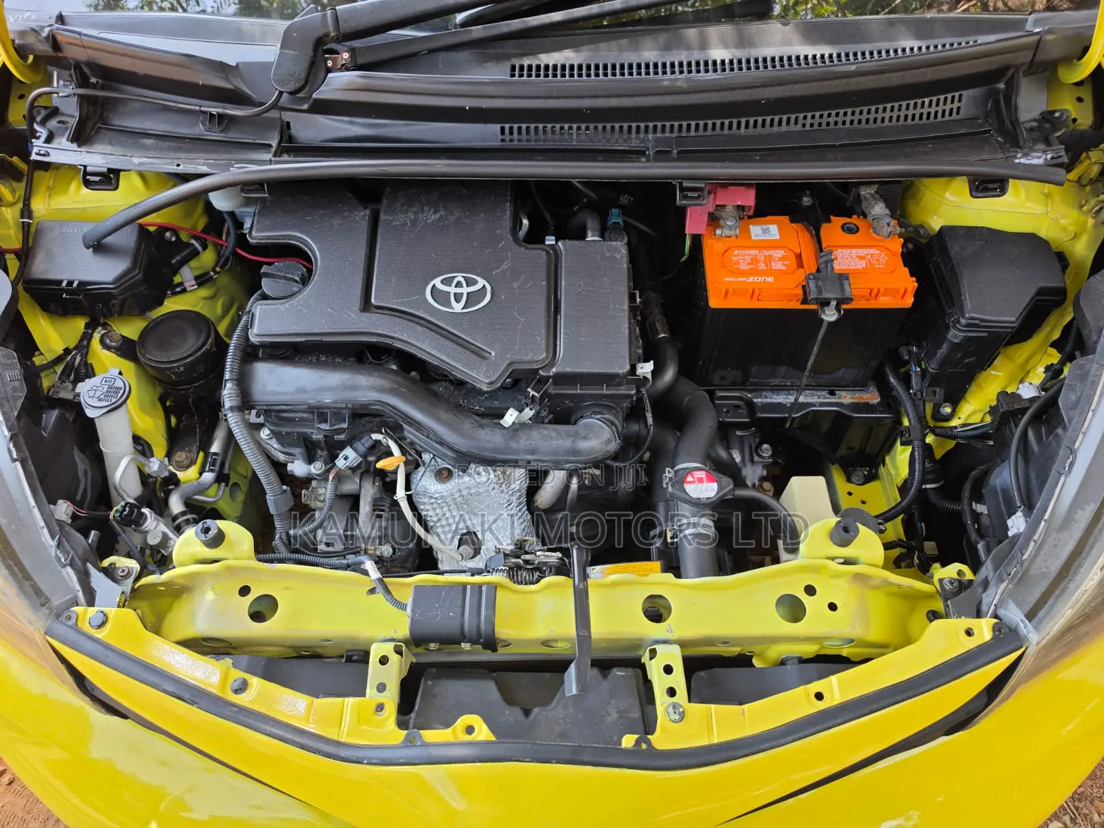 Toyota Vitz 2015 Yellow
