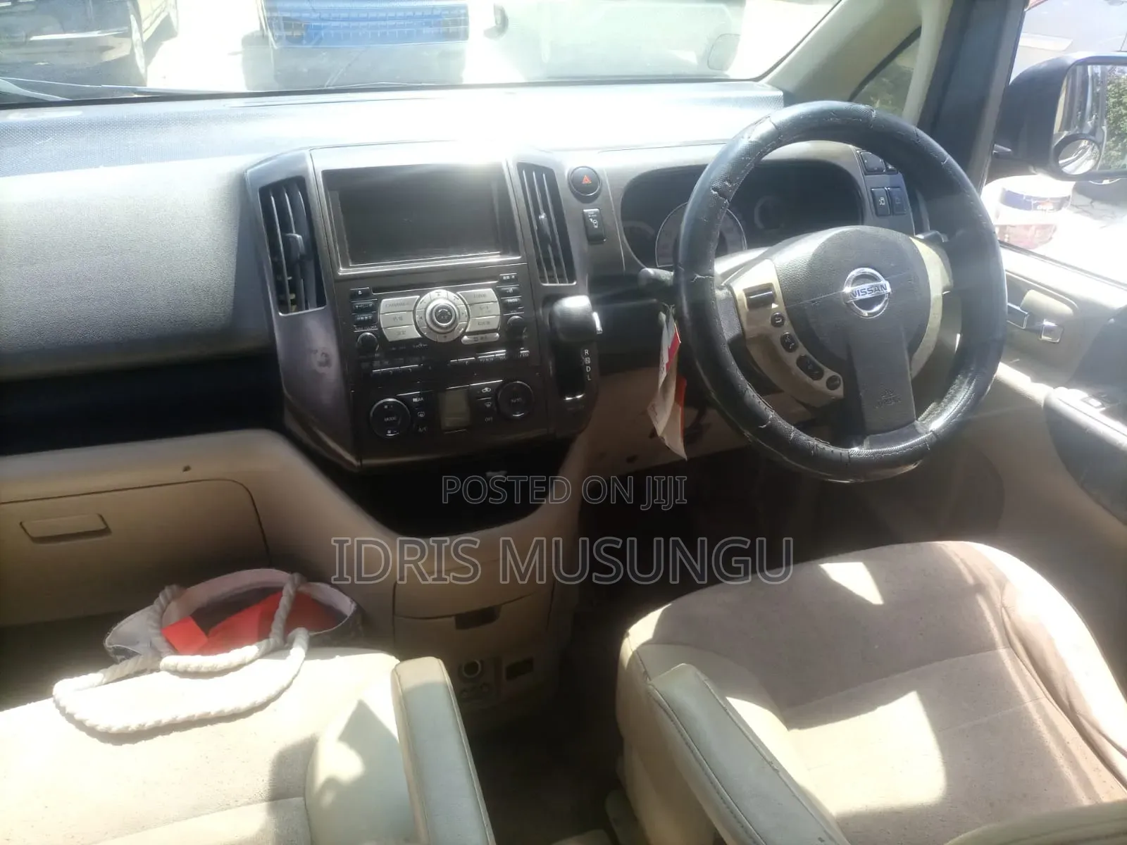 Nissan Serena 2017 Silver