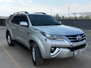 Toyota Fortuner 2.7 AWD 2013 Silver
