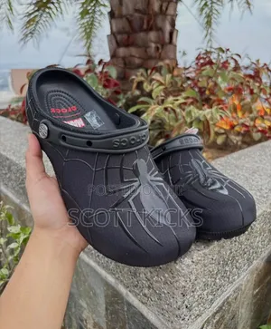 Spider-Man Neo Clogs (Black Marvel)