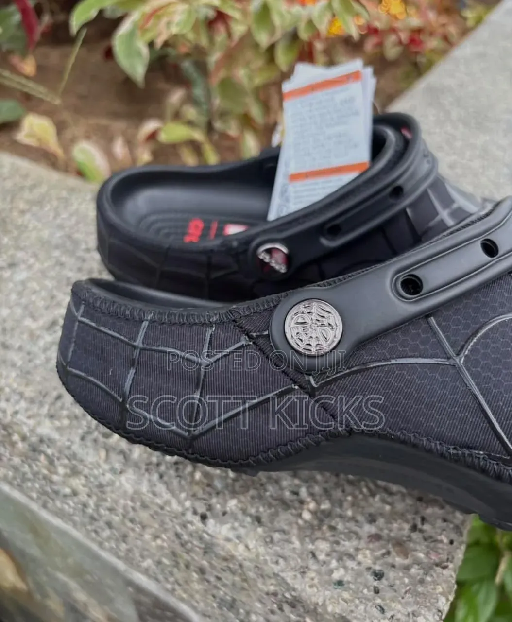 Spider-Man Neo Clogs (Black Marvel)