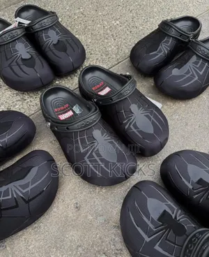Spider-Man Neo Clogs (Black Marvel)