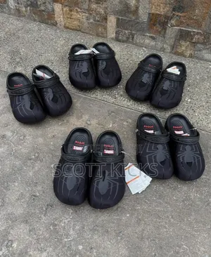 Spider-Man Neo Clogs (Black Marvel)