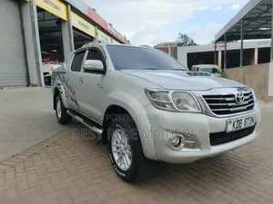 Toyota Hilux 3.0 D-4D 4x4 2013 Silver