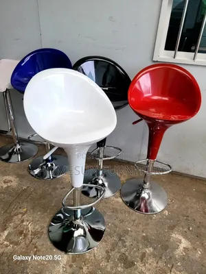 Plastic Bar Stool Adjustable in Height