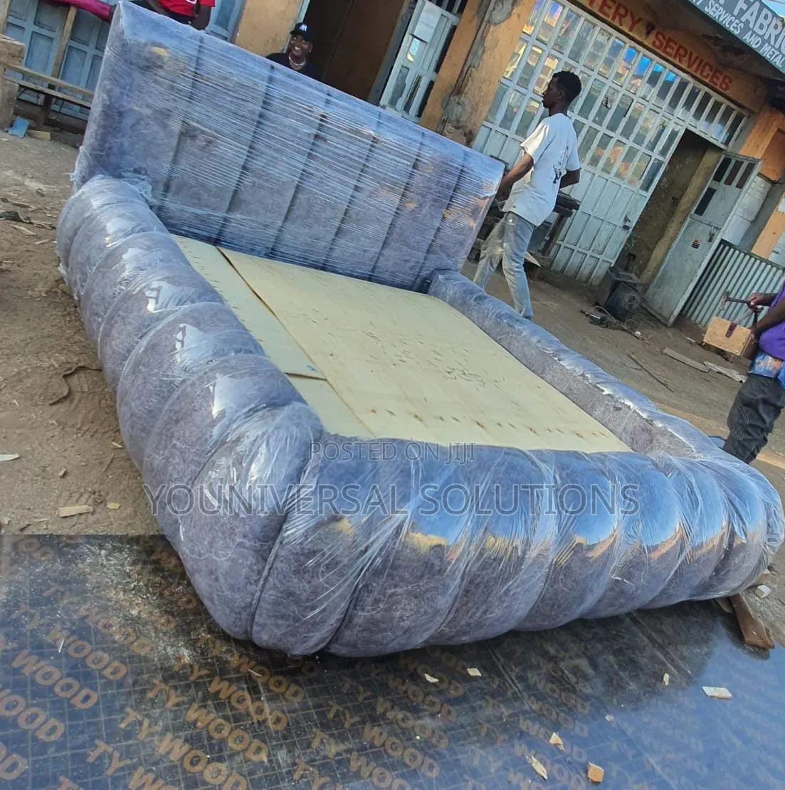 Executive Modern Bubble Bed;
4x6