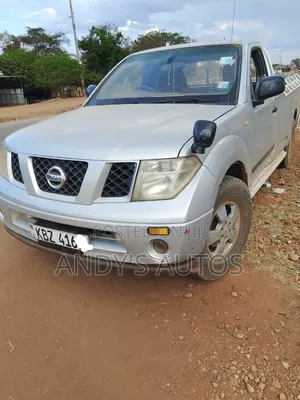 Nissan NP300 2010 Silver