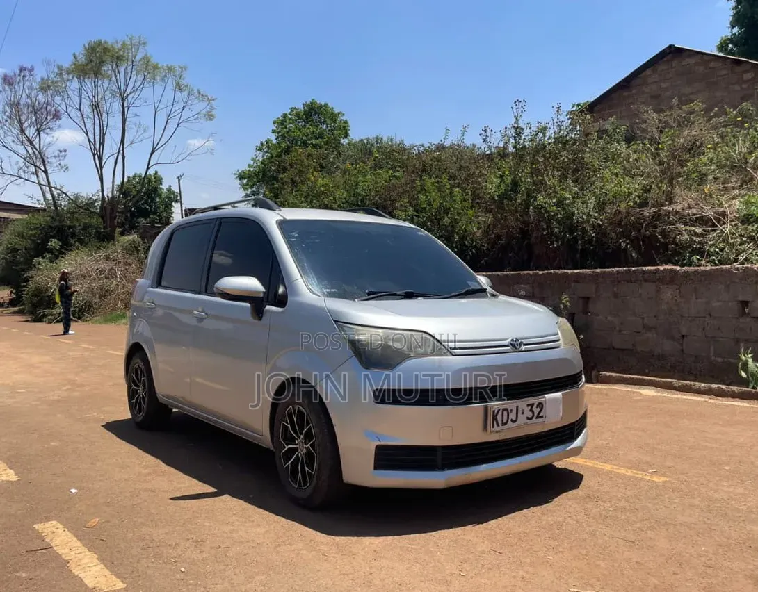 Toyota Spade 2014 Silver