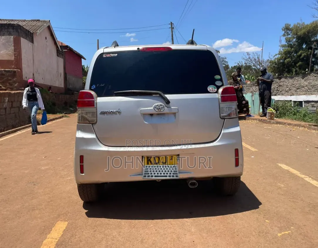 Toyota Spade 2014 Silver