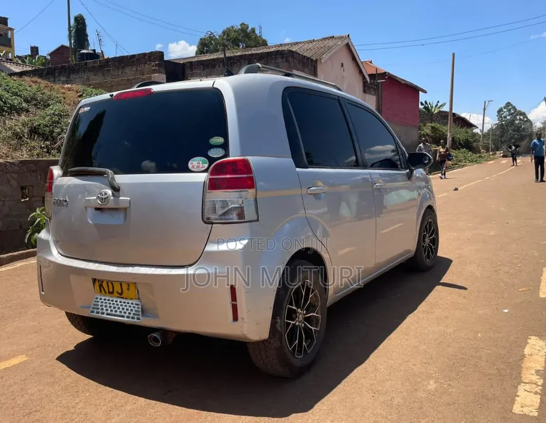 Toyota Spade 2014 Silver