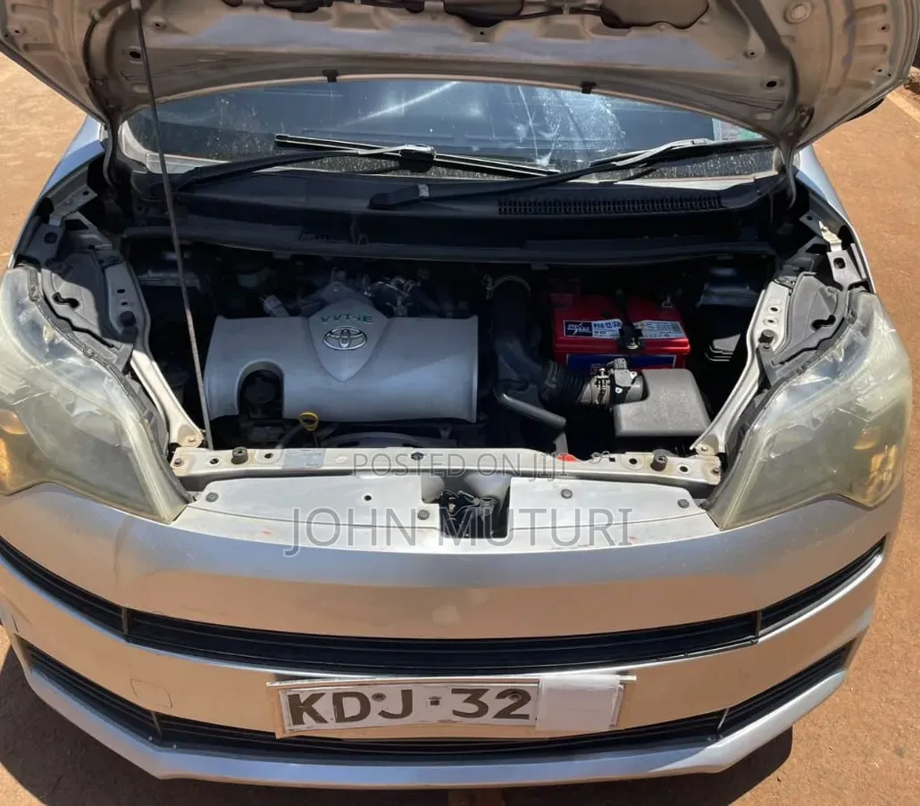 Toyota Spade 2014 Silver