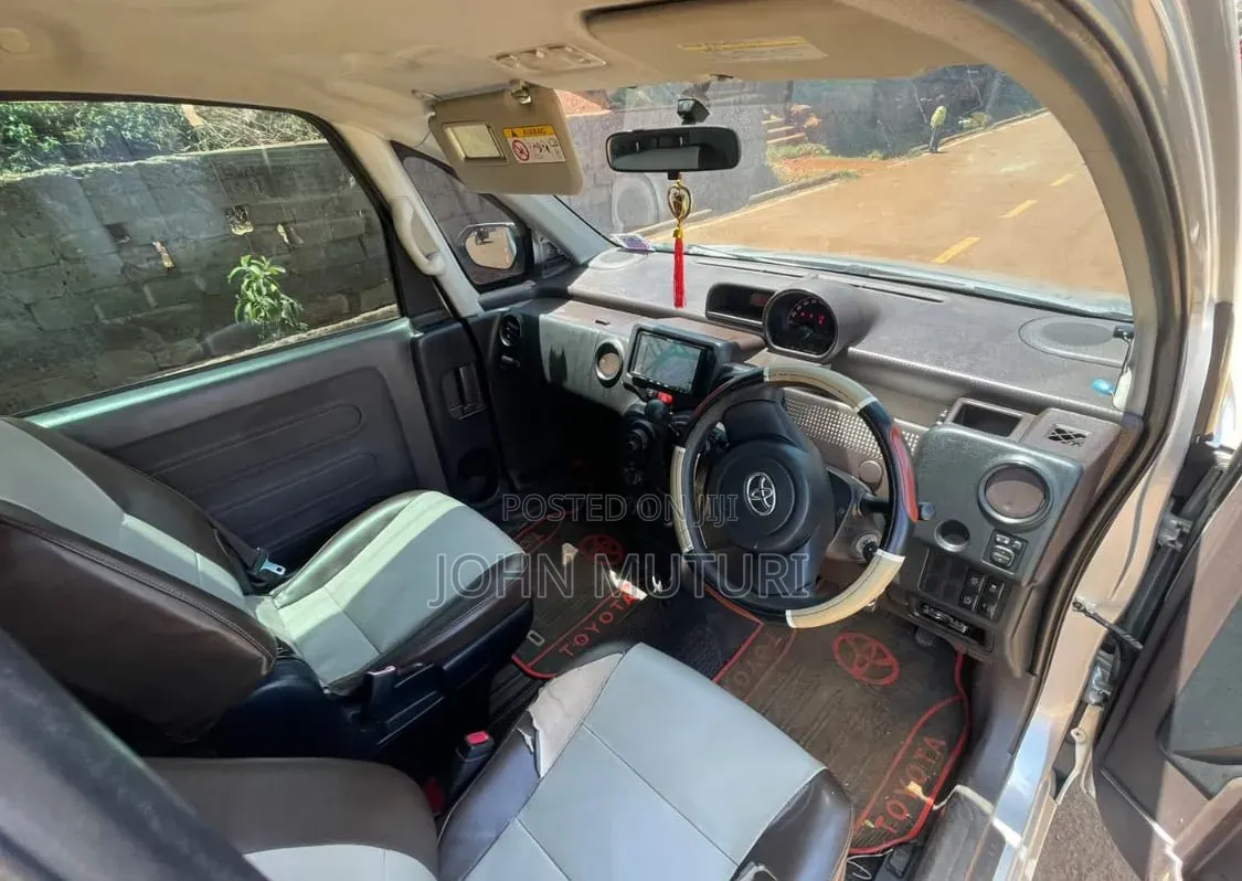 Toyota Spade 2014 Silver