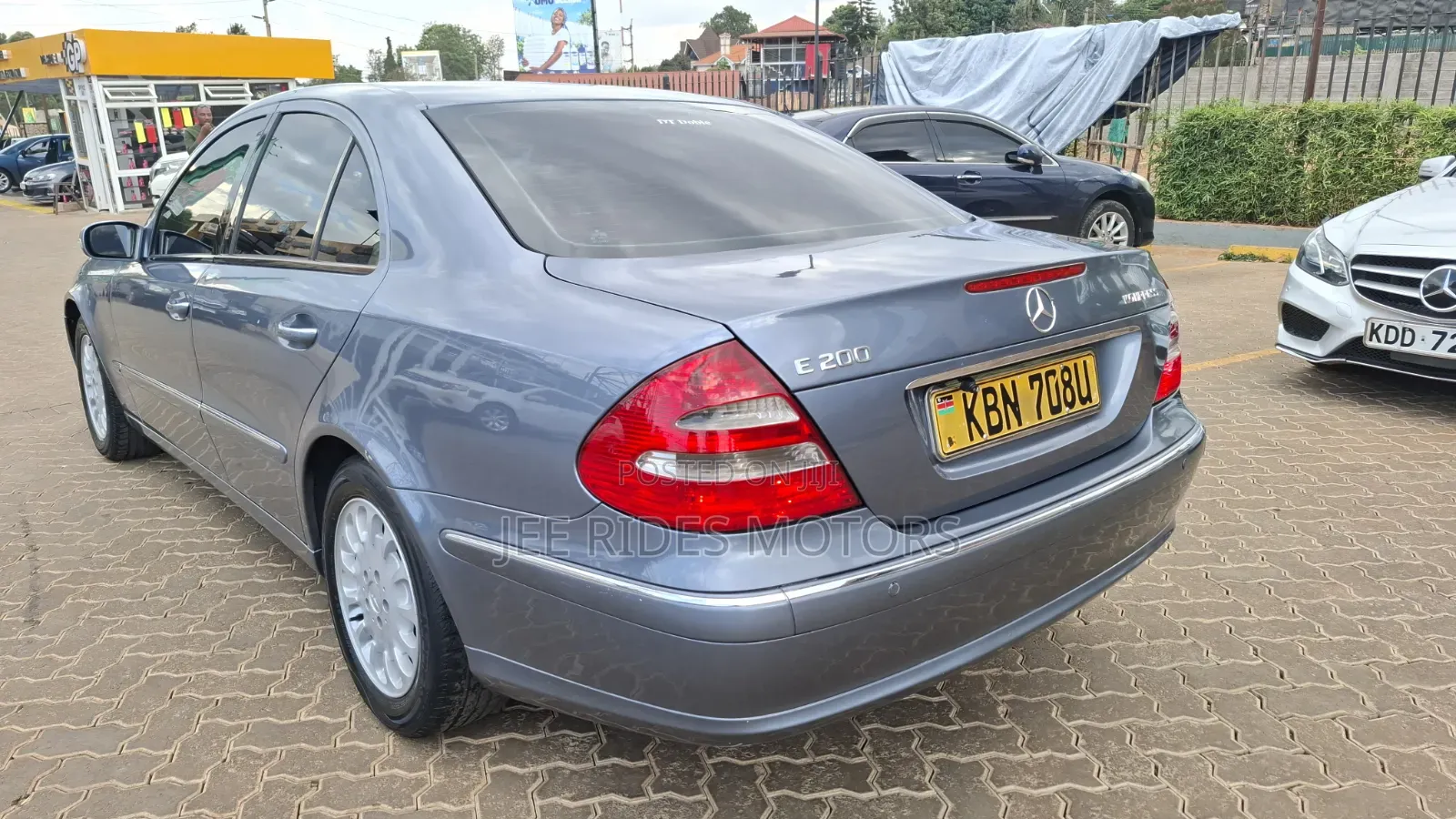 Mercedes-Benz E200 2005 Blue