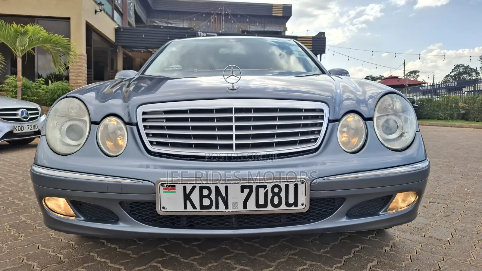 Mercedes-Benz E200 2005 Blue