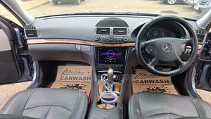 Mercedes-Benz E200 2005 Blue