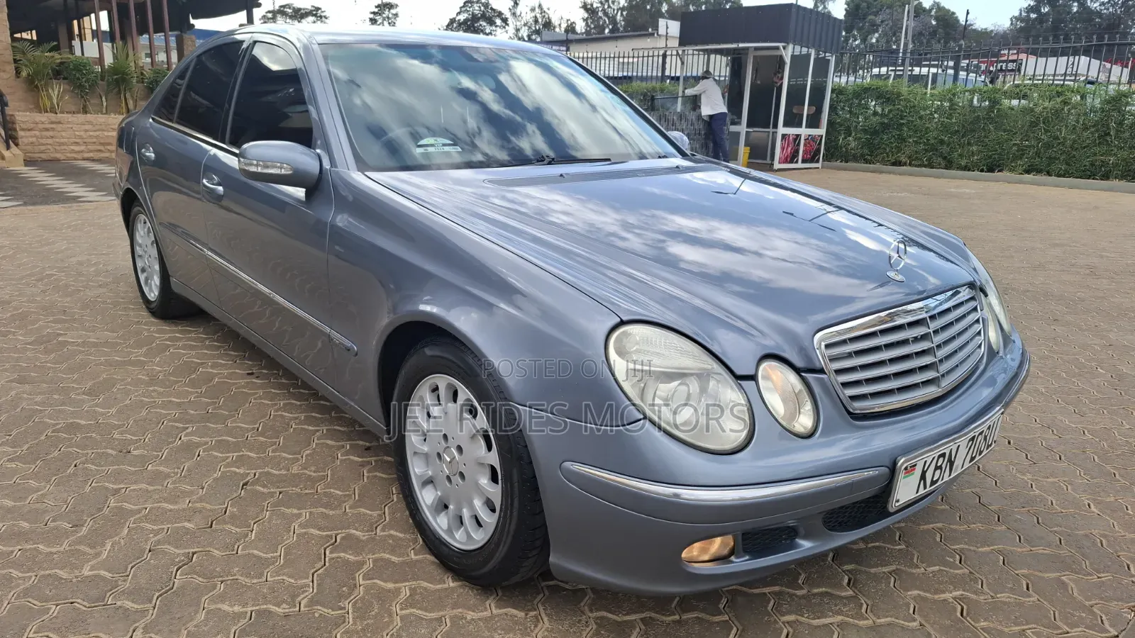 Mercedes-Benz E200 2005 Blue