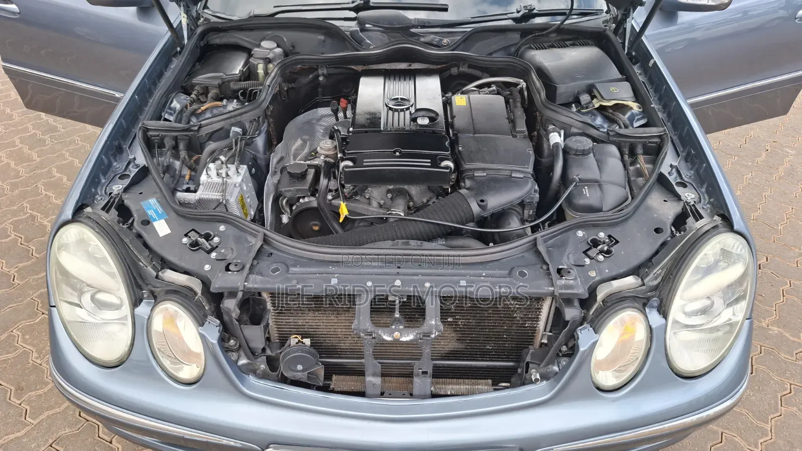 Mercedes-Benz E200 2005 Blue